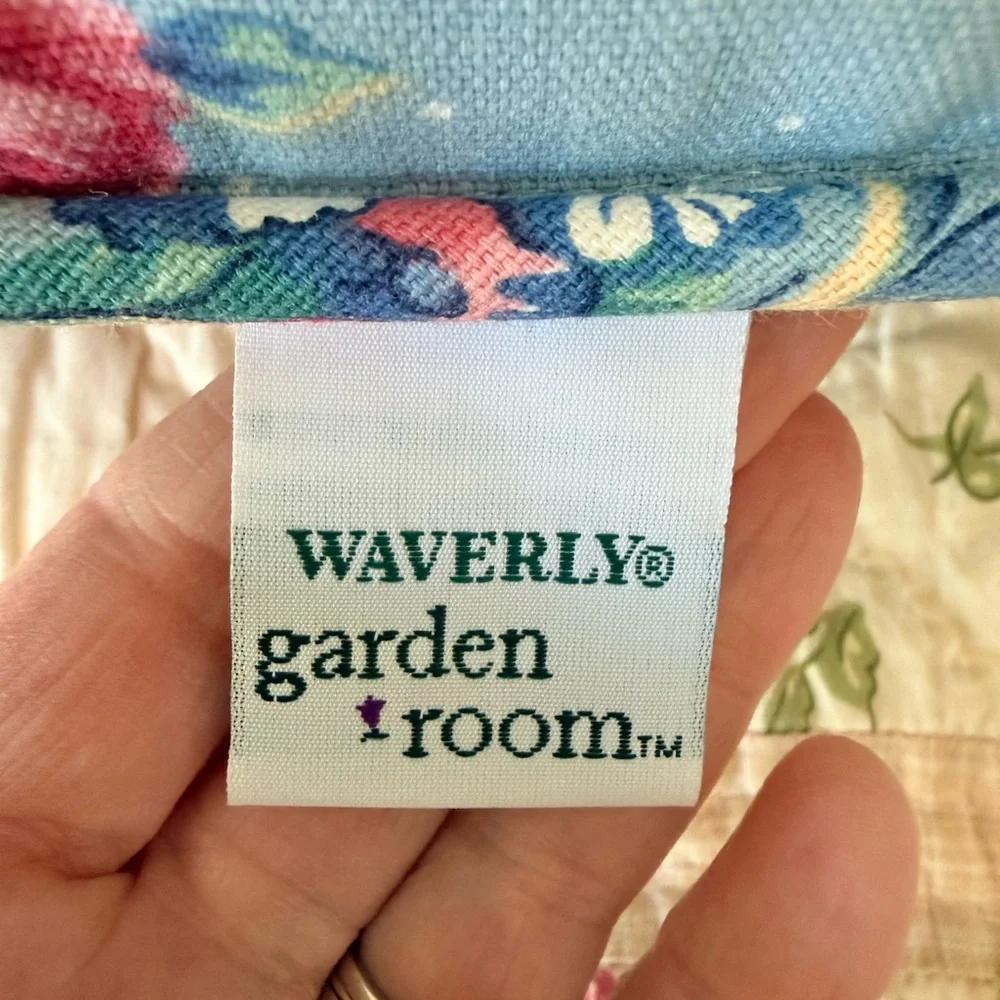 Waverly Twin Comforter & Pillow Set - Pink Rose Print